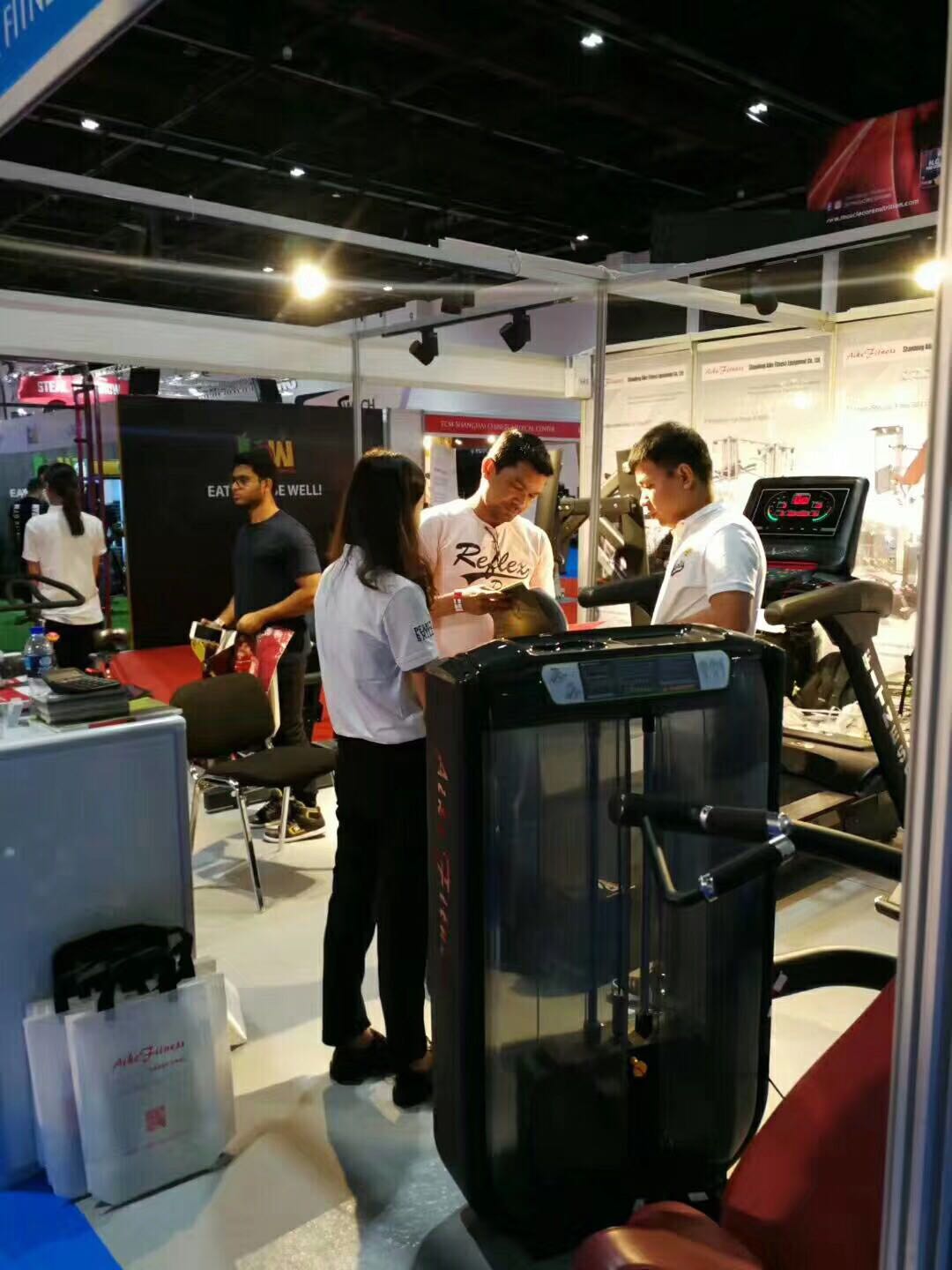 aike fitness in dubai muscle show 2018